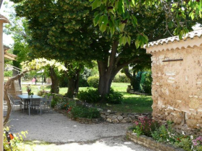 typical provencal mas with pool, a little corner of paradise with view of sainte victoire, close to aix en provence, sleeps 10.